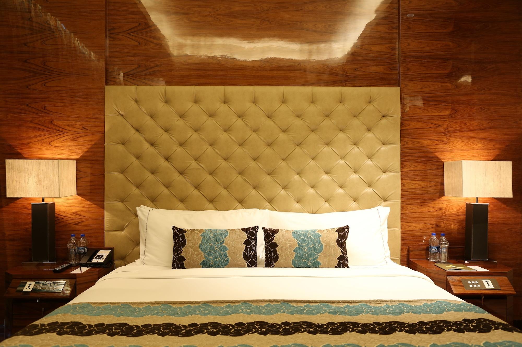 ทัช ซิตี้เซ็นเตอร์ - คุรุคราม Hotel คูร์เคาน์ ภายนอก รูปภาพ A bedroom at the Taj Bengal