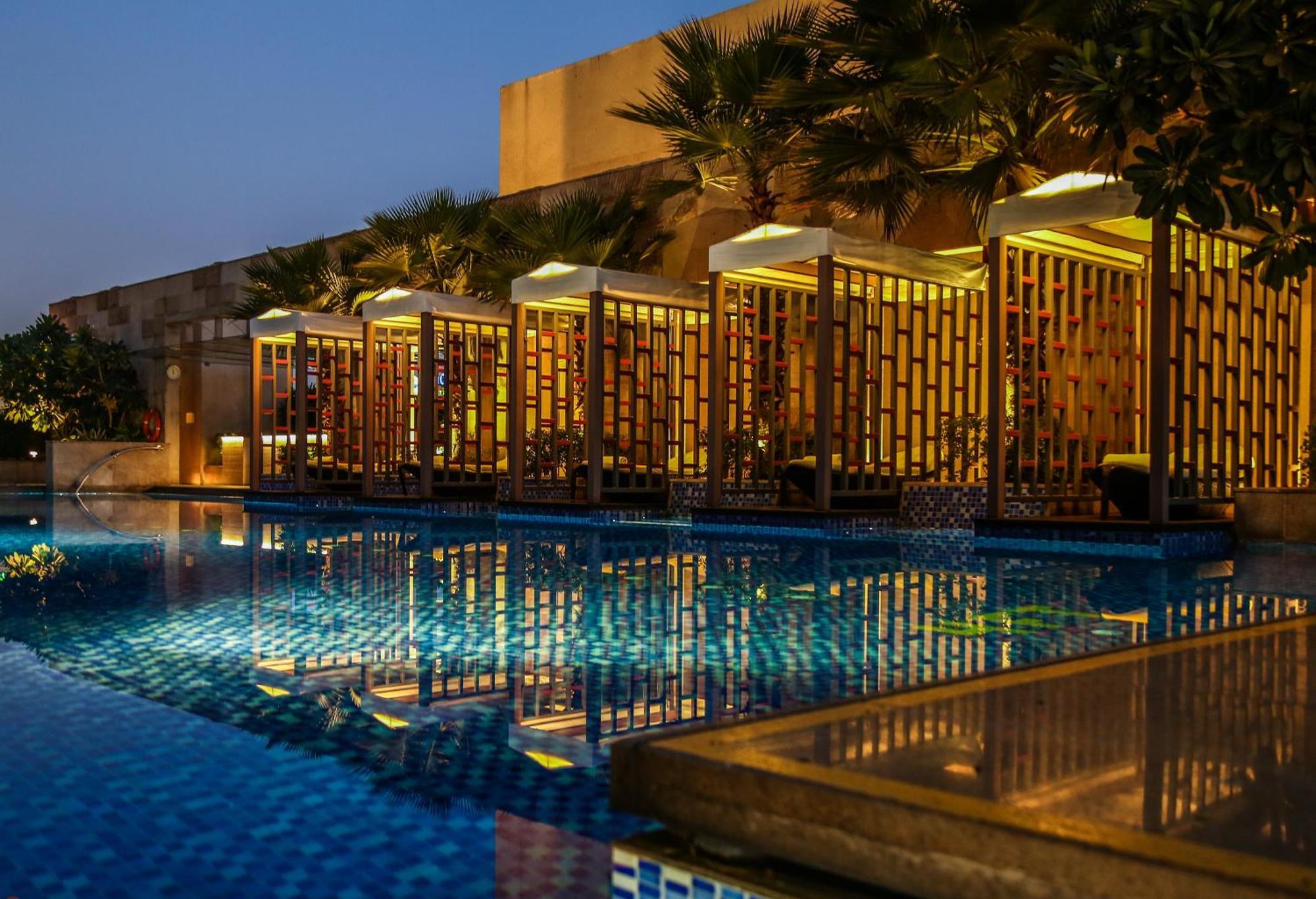 ทัช ซิตี้เซ็นเตอร์ - คุรุคราม Hotel คูร์เคาน์ ภายนอก รูปภาพ The pool at the Ritz-Carlton, DIFC