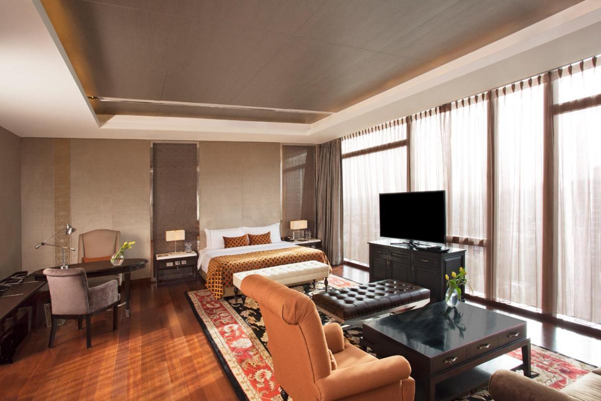ทัช ซิตี้เซ็นเตอร์ - คุรุคราม Hotel คูร์เคาน์ ภายนอก รูปภาพ A suite at the Taj Mahal Palace, Mumbai