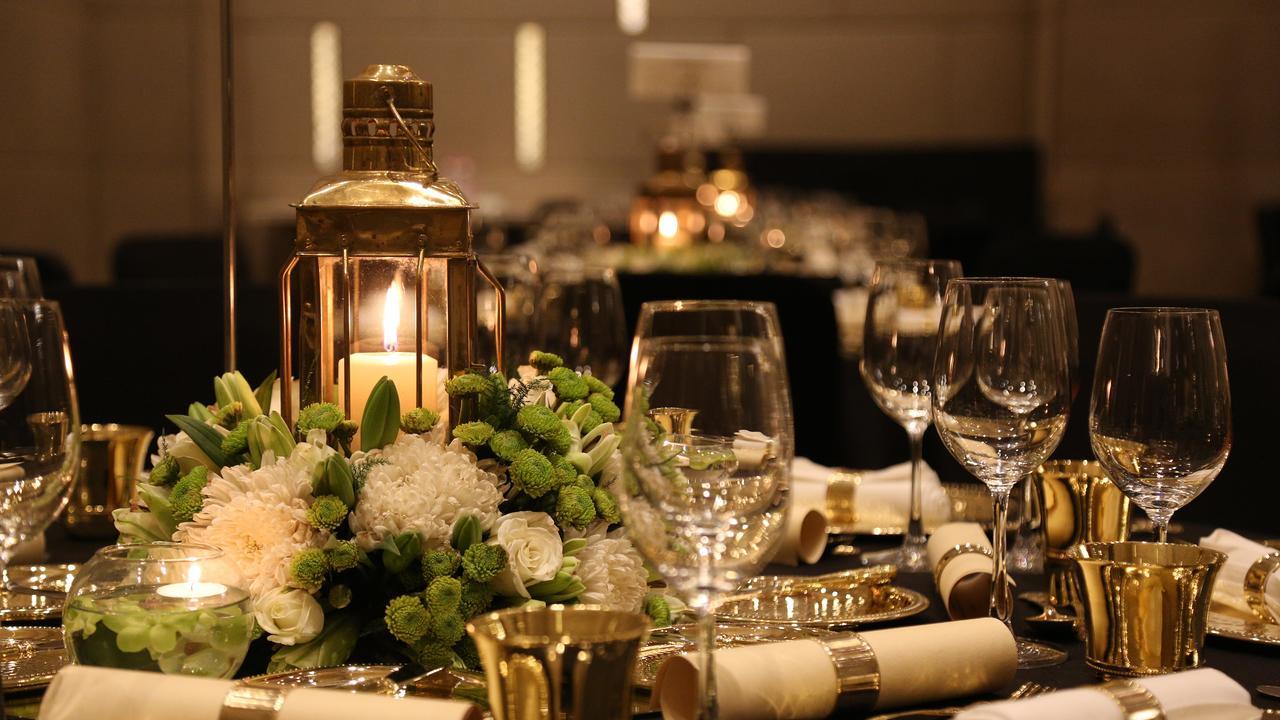 ทัช ซิตี้เซ็นเตอร์ - คุรุคราม Hotel คูร์เคาน์ ภายนอก รูปภาพ A Christmas table setting