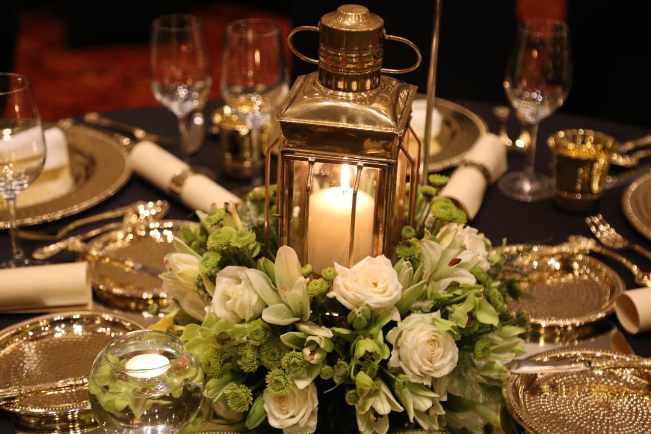 ทัช ซิตี้เซ็นเตอร์ - คุรุคราม Hotel คูร์เคาน์ ภายนอก รูปภาพ A candle lantern centerpiece