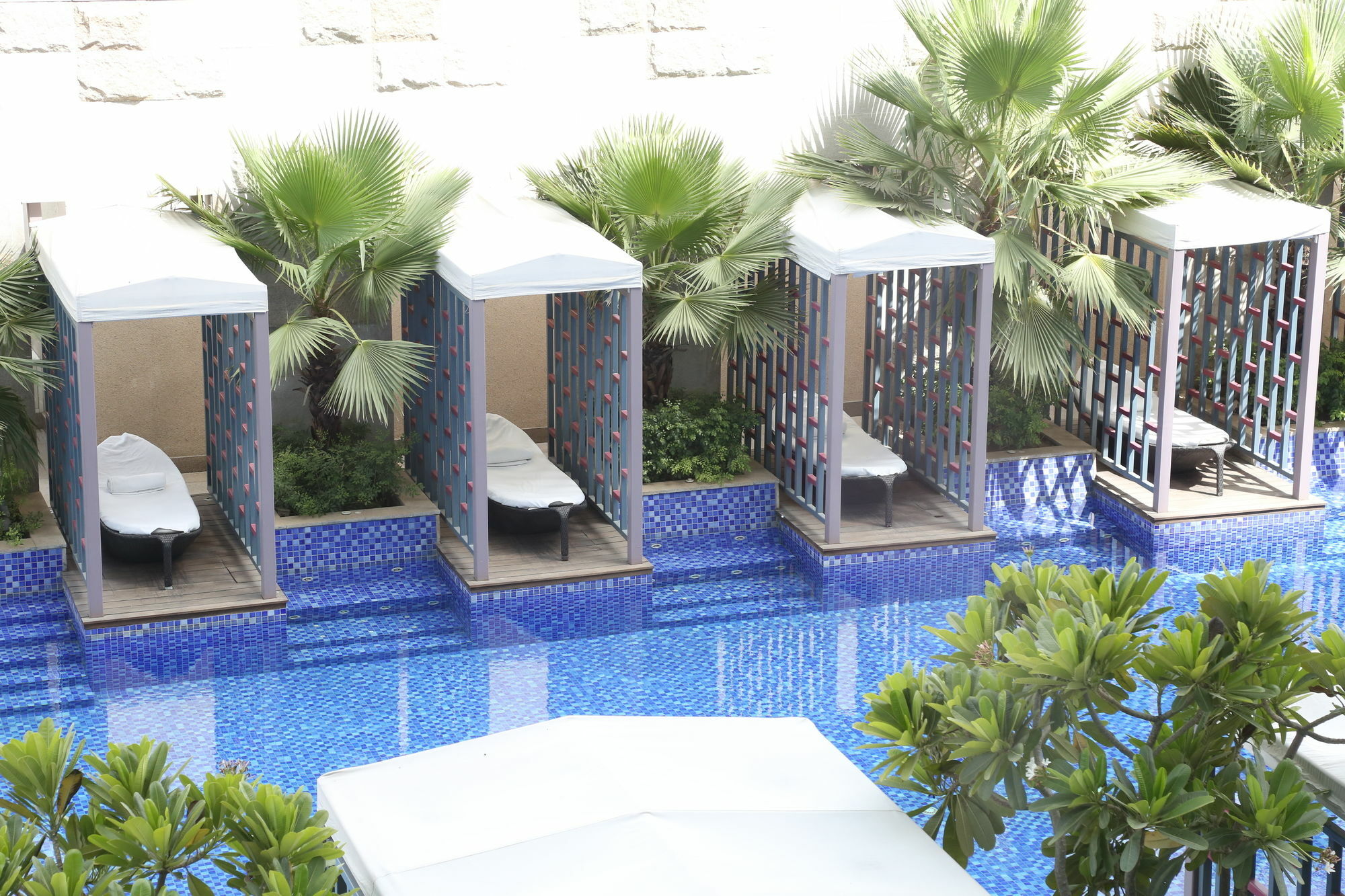 ทัช ซิตี้เซ็นเตอร์ - คุรุคราม Hotel คูร์เคาน์ ภายนอก รูปภาพ The swimming pool at the hotel