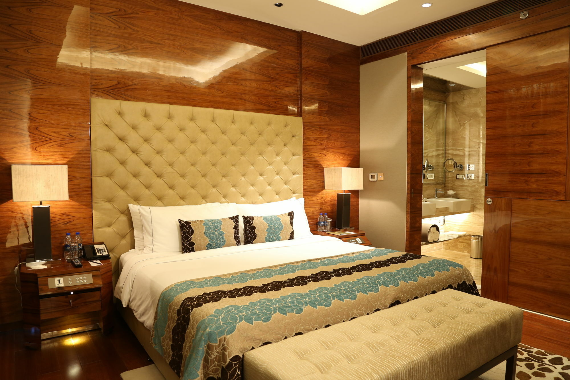 ทัช ซิตี้เซ็นเตอร์ - คุรุคราม Hotel คูร์เคาน์ ภายนอก รูปภาพ A bedroom at the Taj Bengal