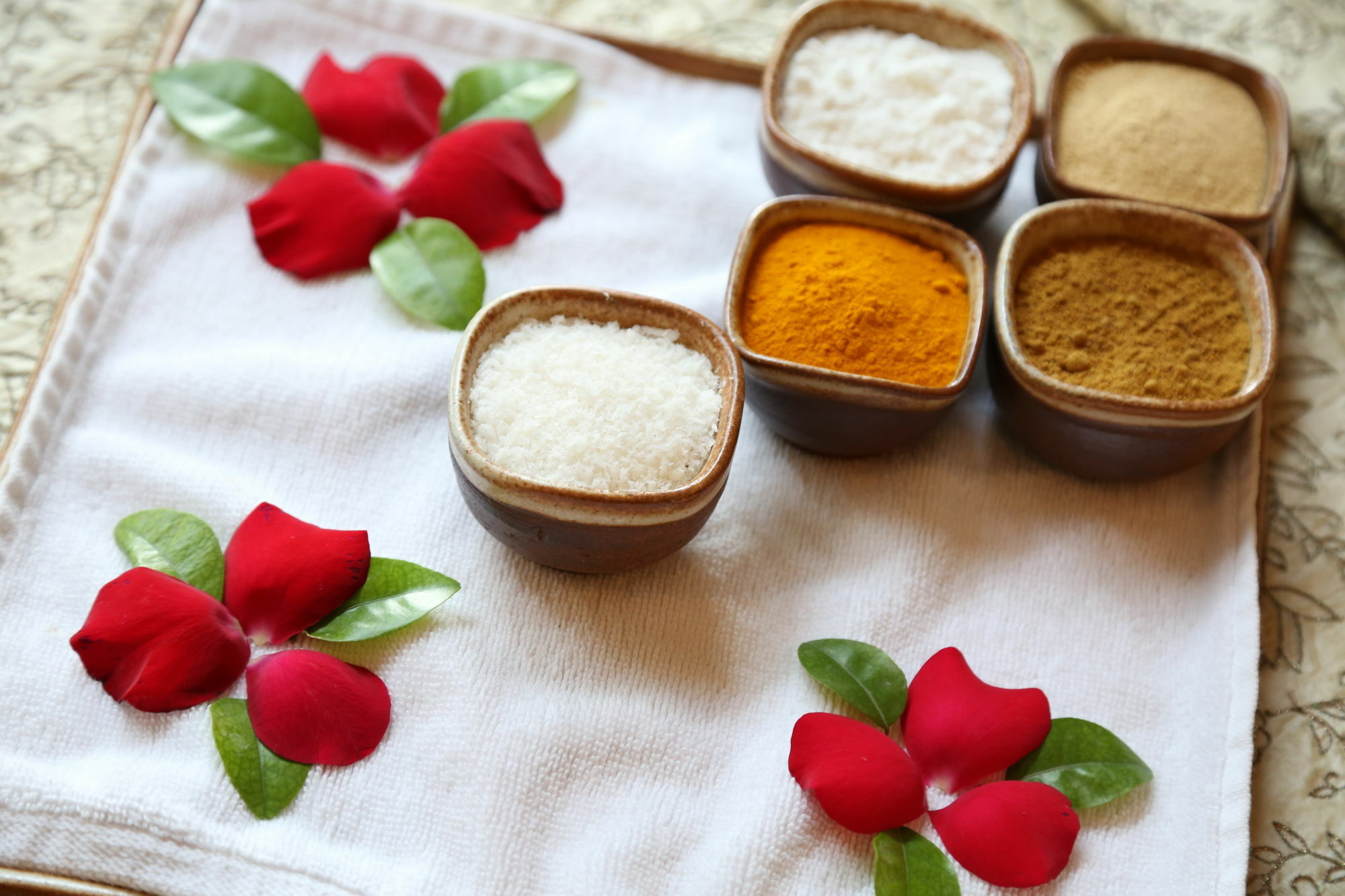 ทัช ซิตี้เซ็นเตอร์ - คุรุคราม Hotel คูร์เคาน์ ภายนอก รูปภาพ Ayurvedic ingredients